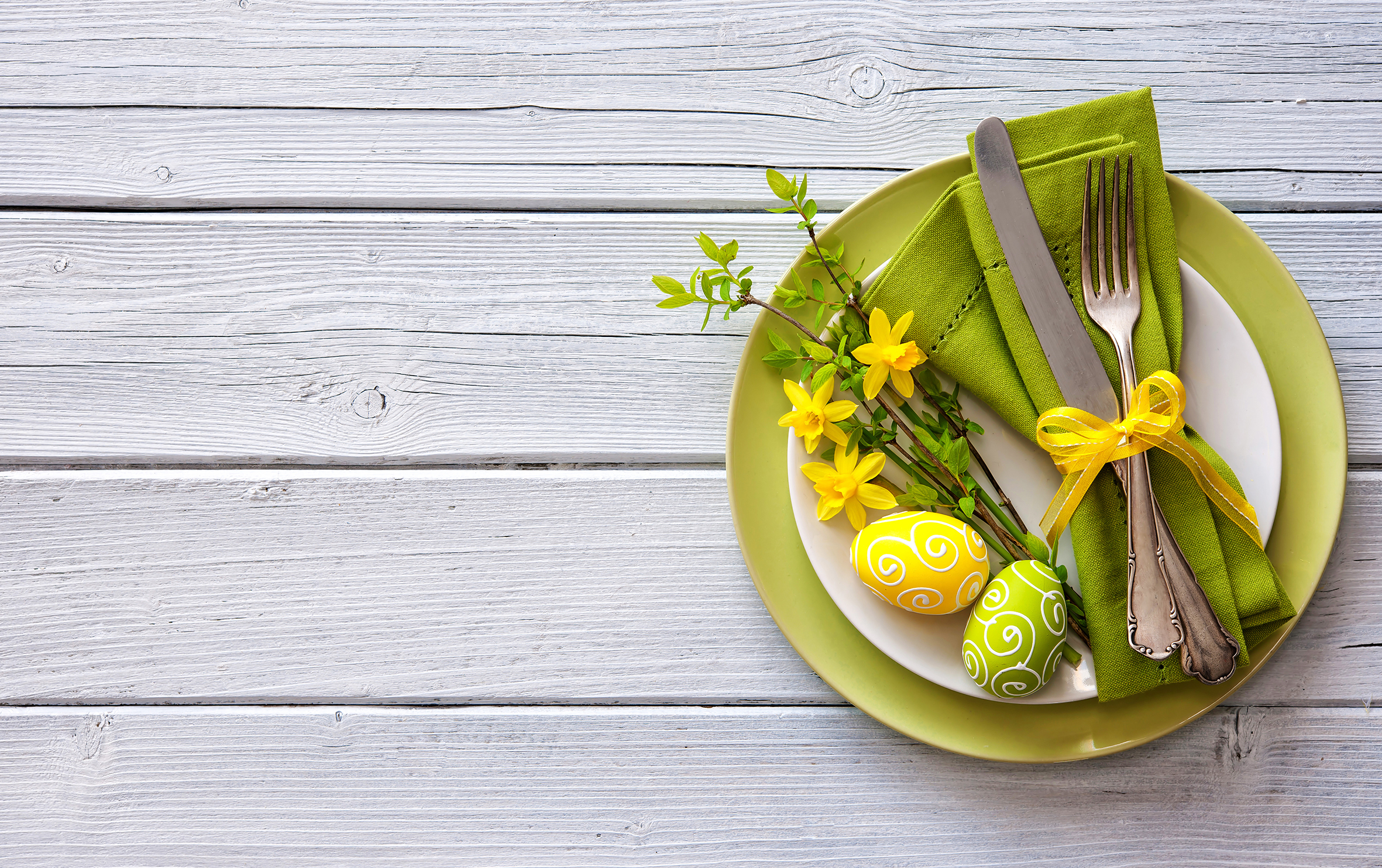 Ebenfalls ein Muss zu Ostern und toll geeignet für die (Tisch-)Deko: Osterglöckchen!