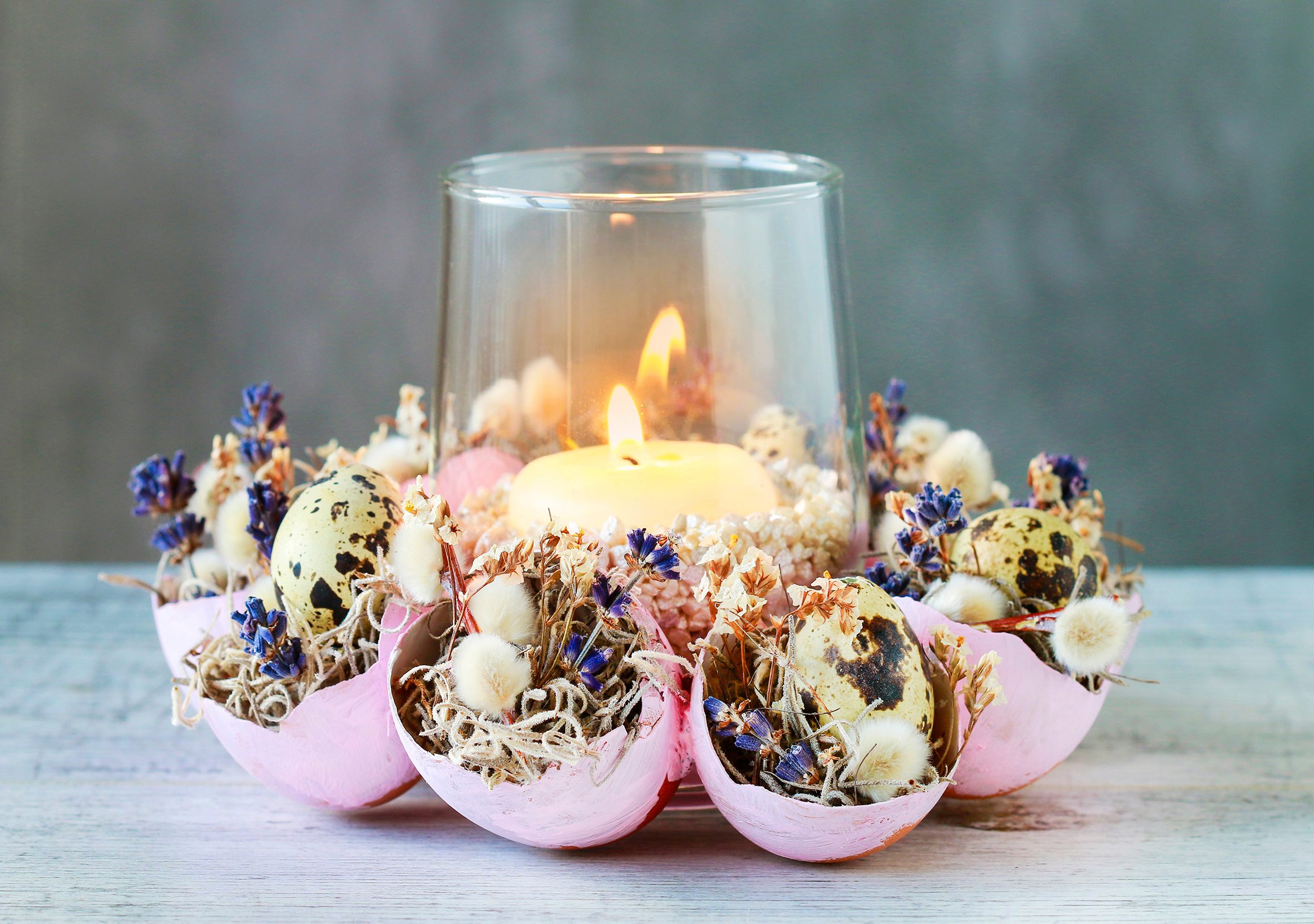 Nach Belieben bemalt, mit Trockenblumen befüllt und im Bogen aneinander geklebt - das ergibt einen tollen Kranz für Ihre Lieblingskerze.