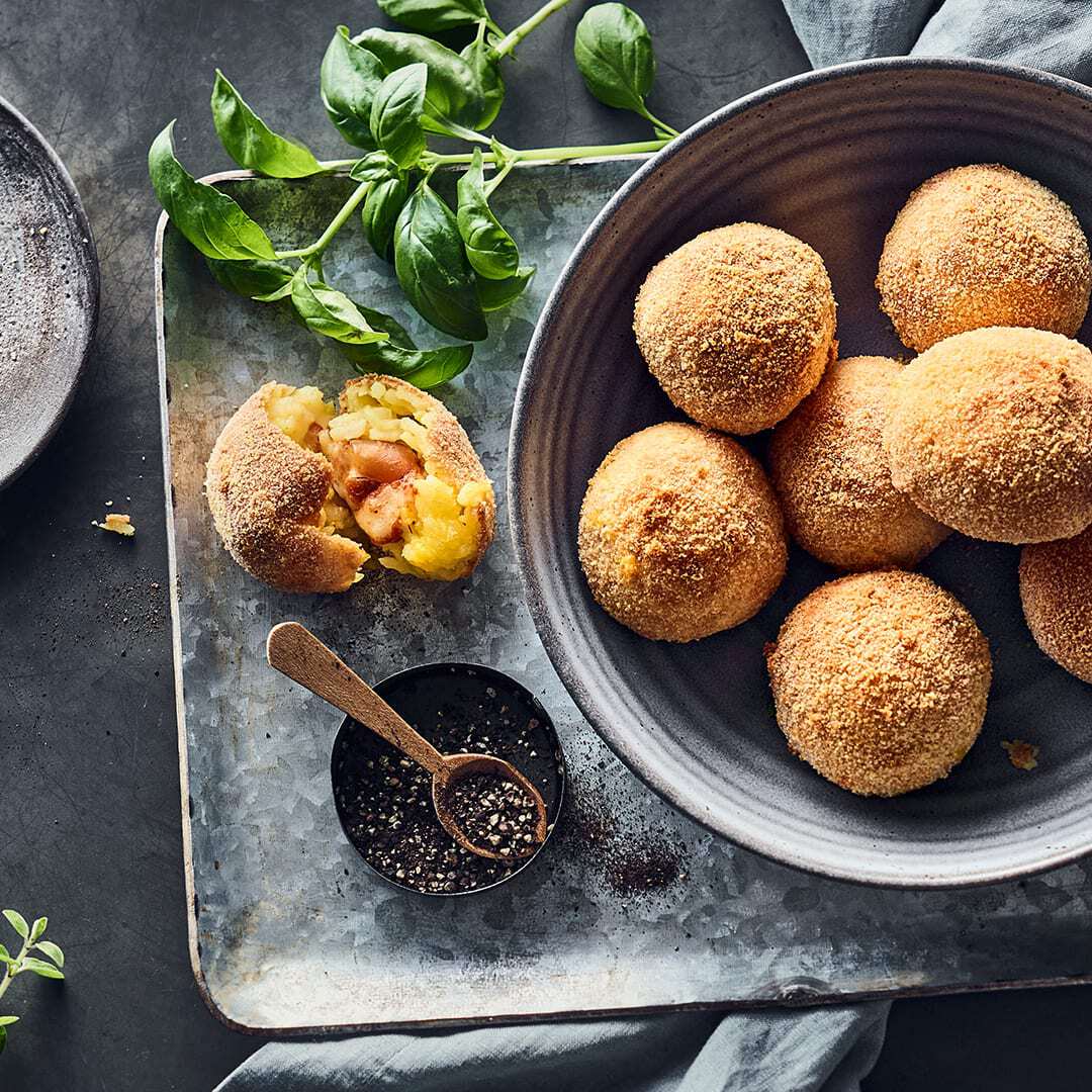Arancini mit Scamorza und getrockneten Tomaten