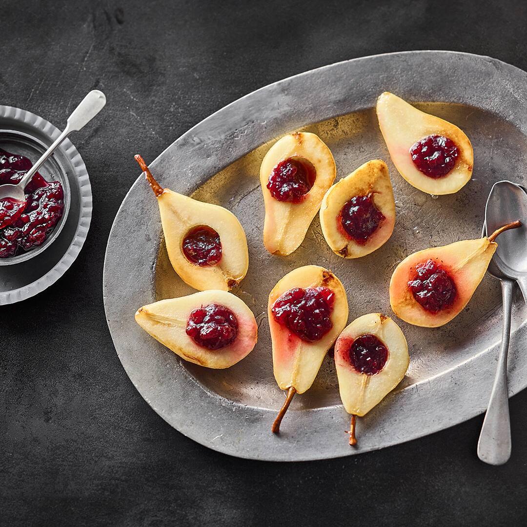 Birnen mit Preiselbeeren