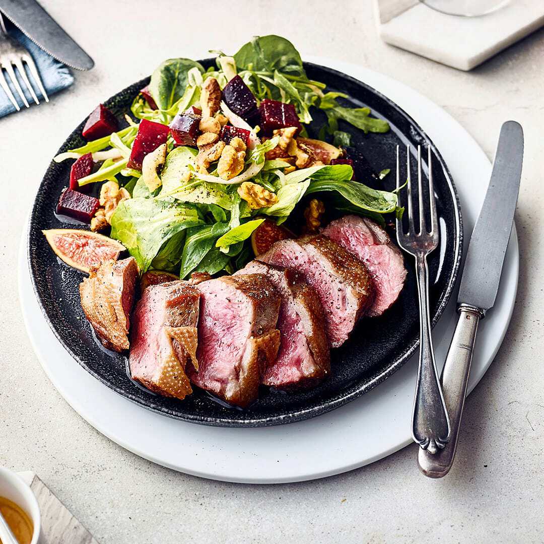 Gänsebrust auf Wintersalat