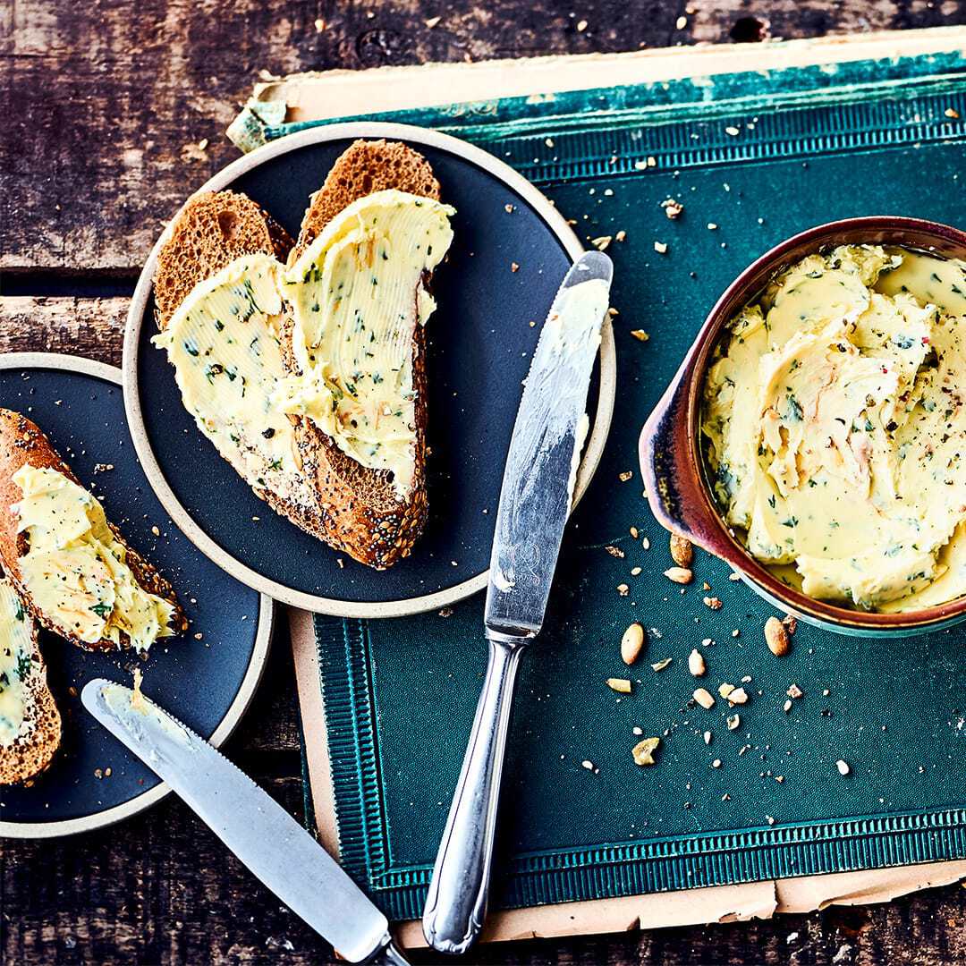 Butter mit Löwenzahn