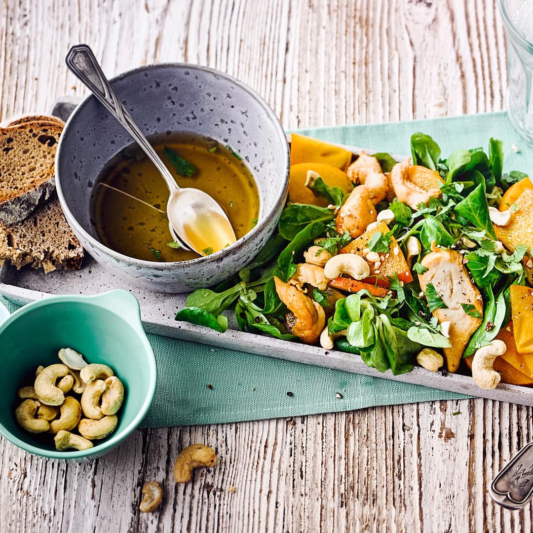 Kaki-Salat mit Hähnchen