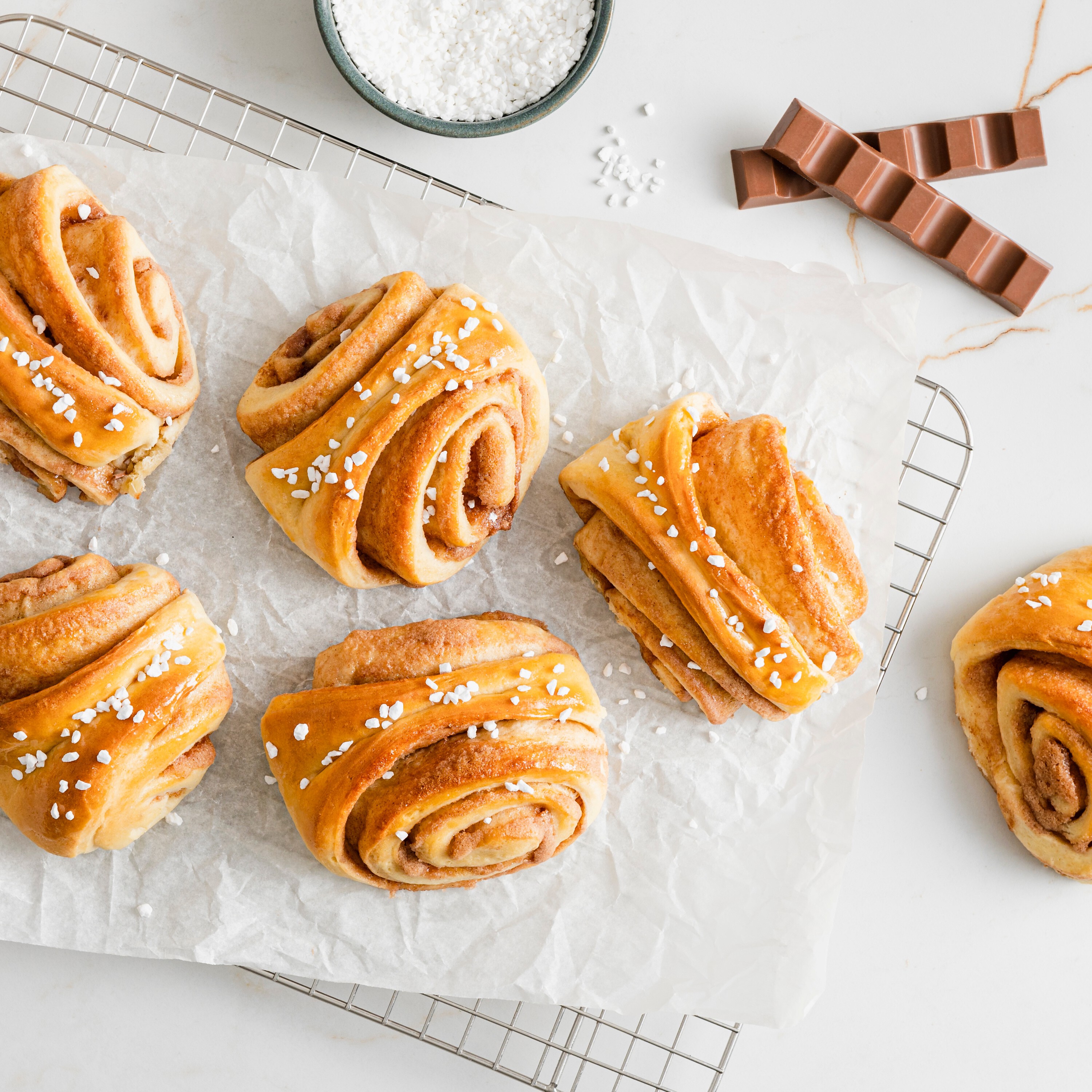 Korvapuusti mit kinder Riegel