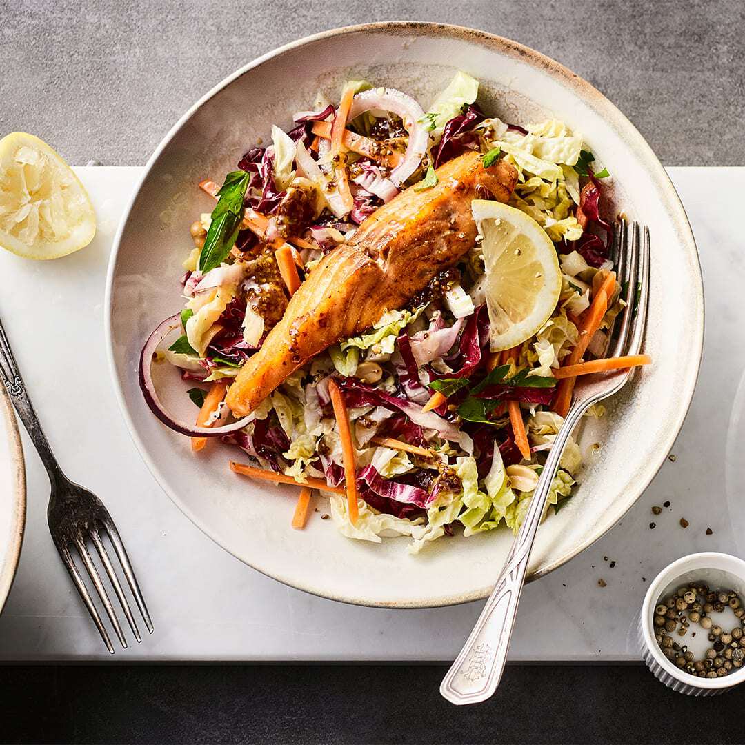 Lachs auf Chinakohl