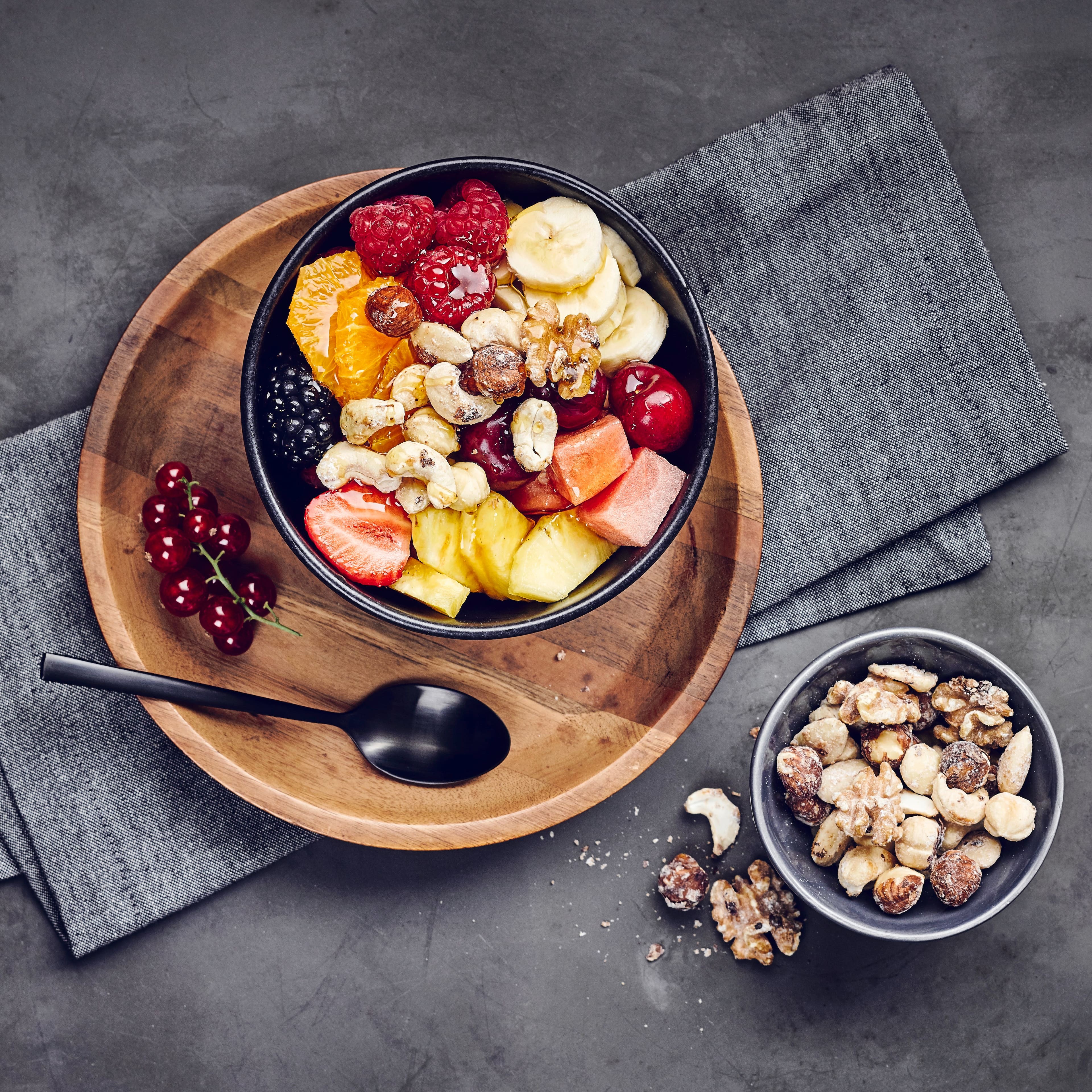 Obstsalat mit Nüssen