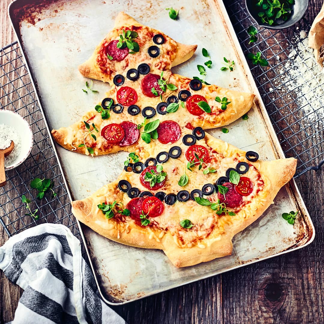 Pizza in Tannenform