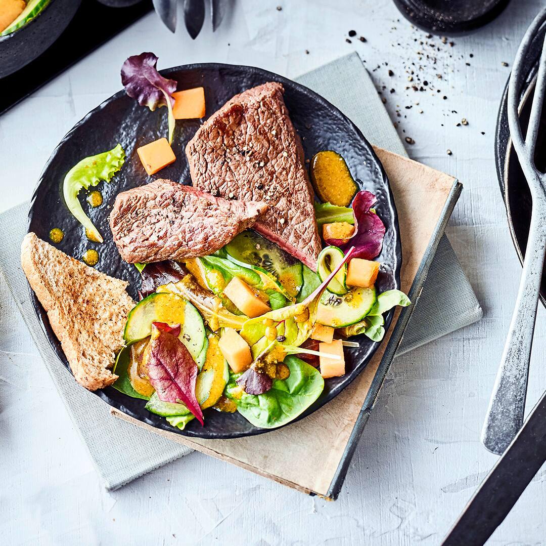 Rinderhüftsteak mit Salat