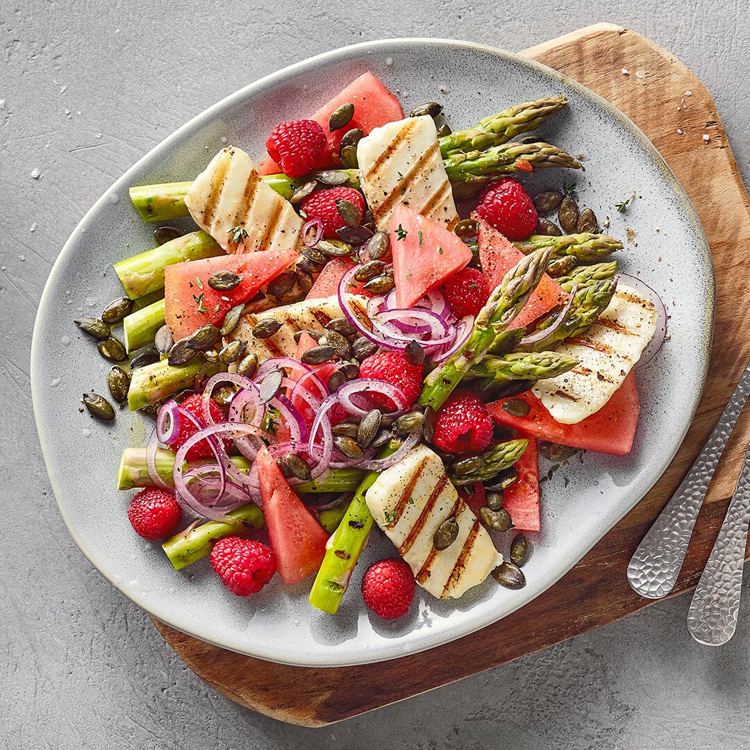 Spargelsalat mit Halloumi
