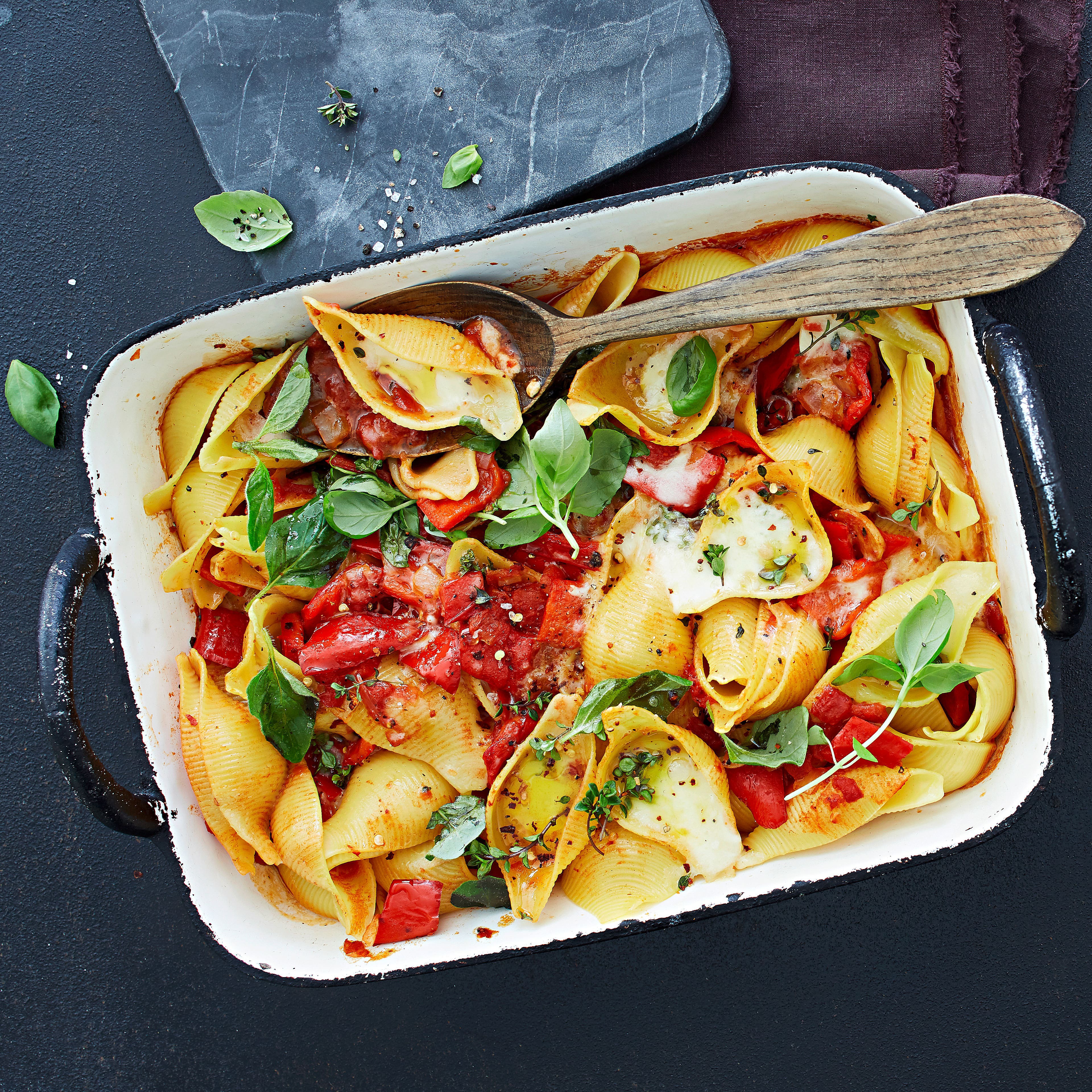 Tomaten-Muschelnudeln mit Paprikasauce