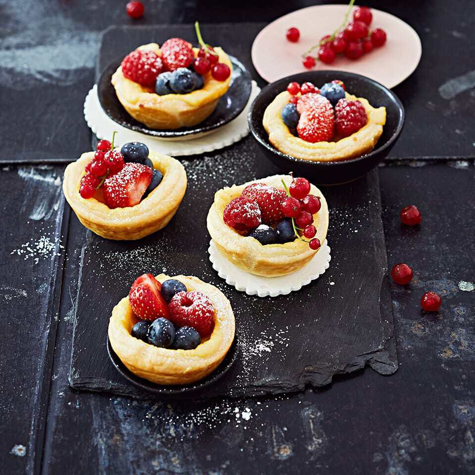 Vanilletörtchen mit Beeren
