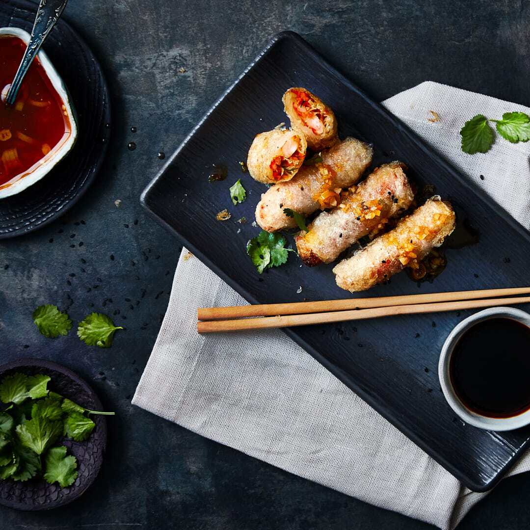 Vietnamesische Frühlingsrollen mit Sweet-Chili-Sauce