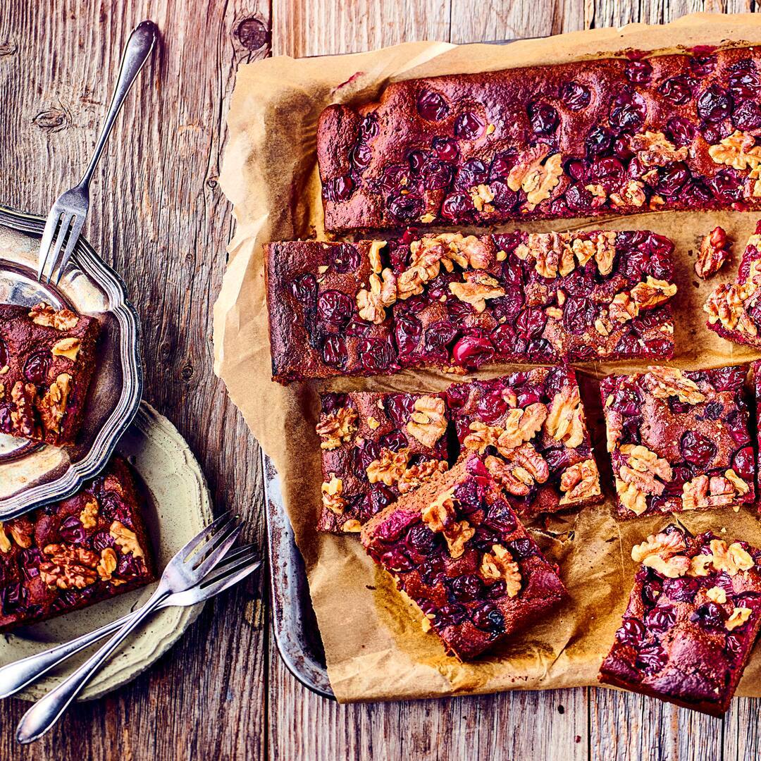 Walnuss-Dattel Blechkuchen