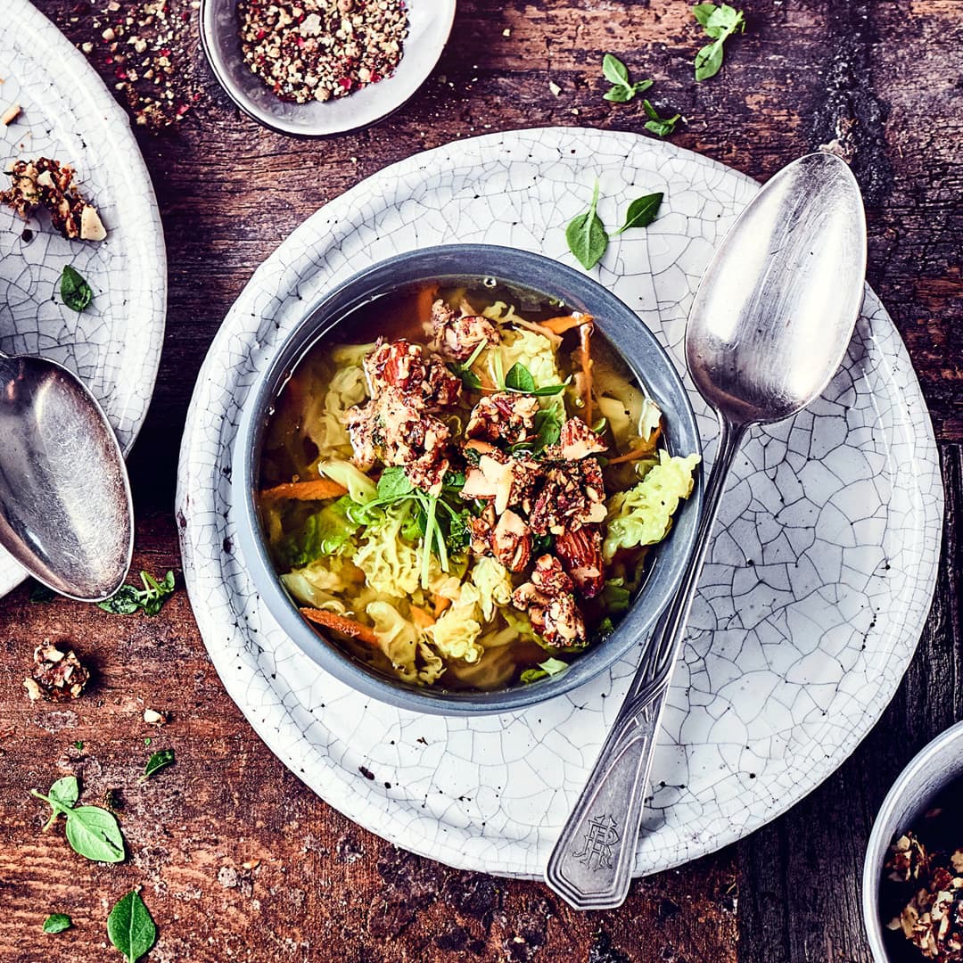 Wirsingsuppe mit Parmesan