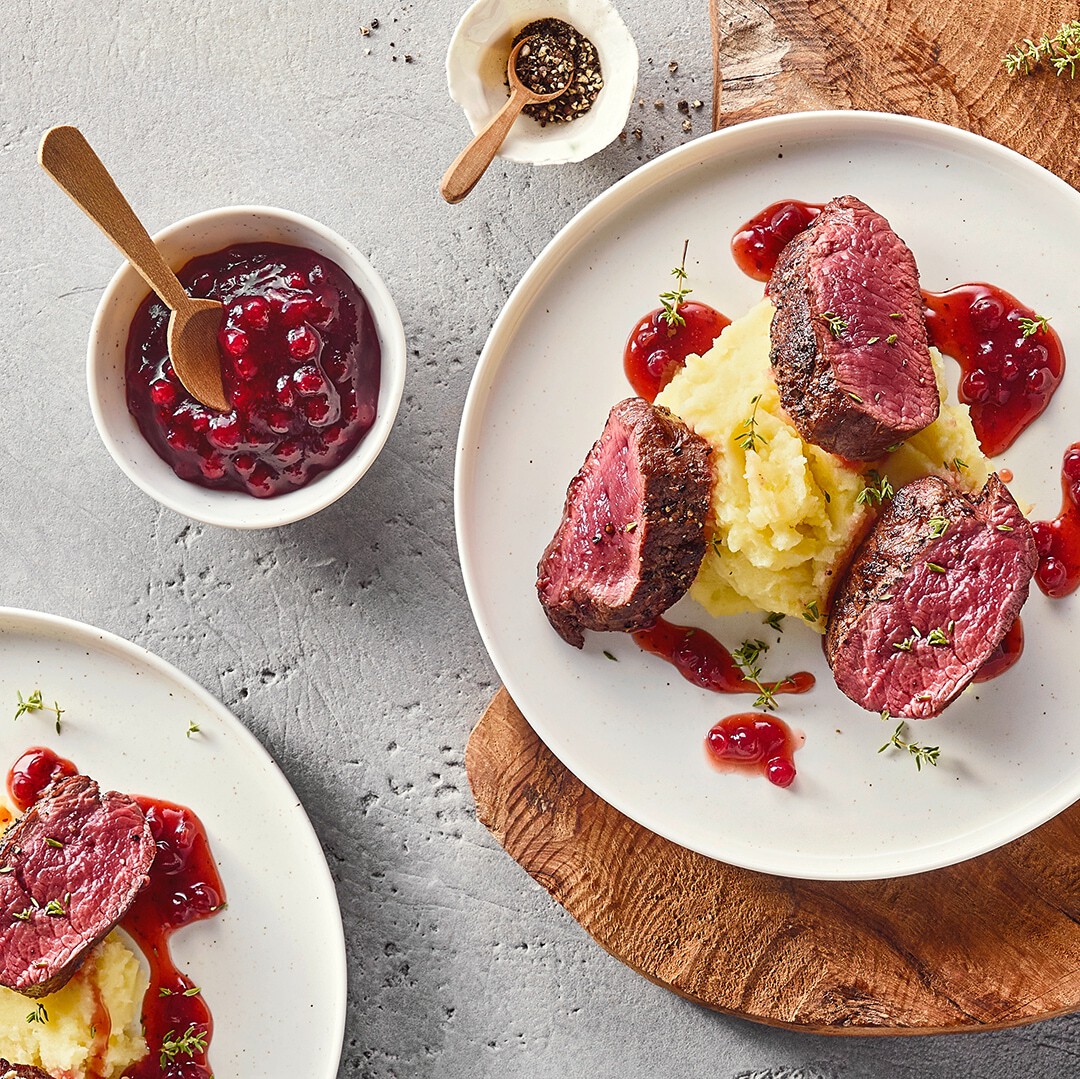 Rehrücken mit Preiselbeerjus