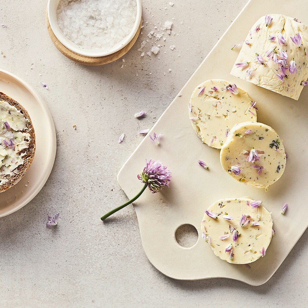 Schnittlauchblütenbutter